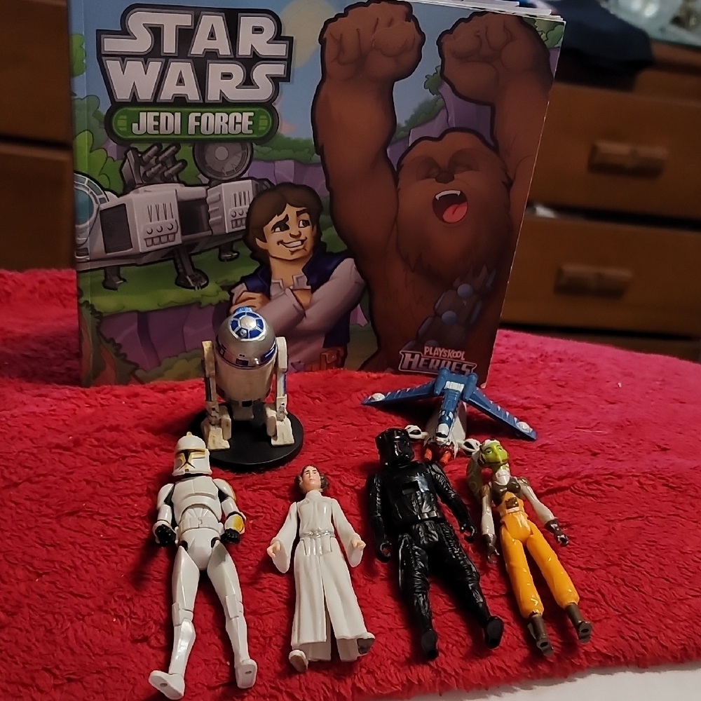 Star Wars Lot Of 11 Pieces (10 Figures And 1 Childrens Colouring Book